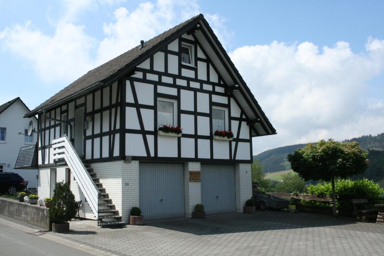 Ferienhaus Zur Ennest Schmallenberg Esterno foto